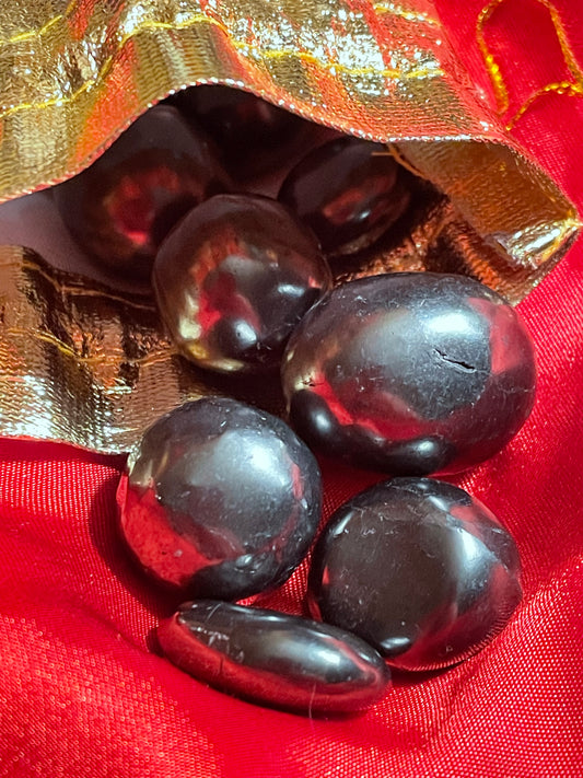 Shungite polished pebble stones